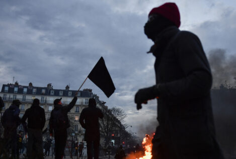 Francia vive otra jornada de disturbios y protestas contra la reforma de las pensiones