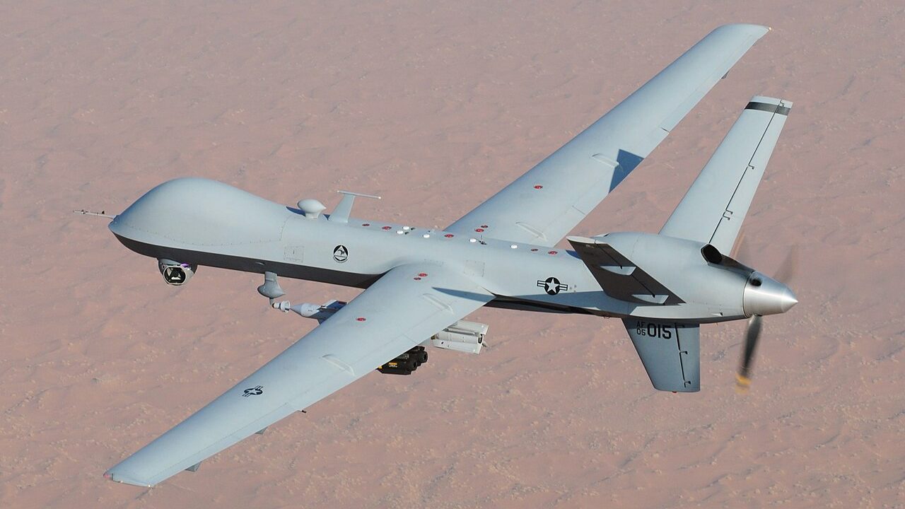 Un caza ruso impacta contra un dron de Estados Unidos sobre el mar Negro
