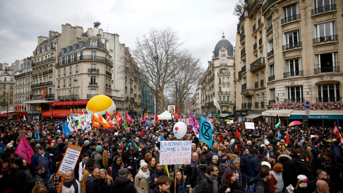 Casi 1,3 millones de franceses salen de nuevo a protestar contra la reforma de las pensiones