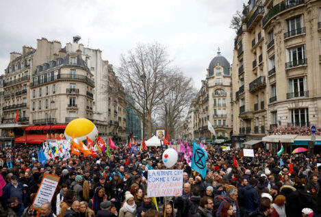 Casi 1,3 millones de franceses salen de nuevo a protestar contra la reforma de las pensiones