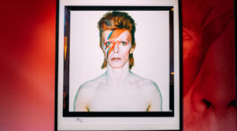 'Bowie taken by Duffy': un paseo por la foto que definió el pop