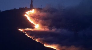 Arde el monte Naranco, en Oviedo