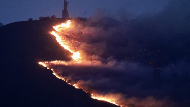 Arde el monte Naranco, en Oviedo