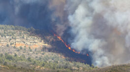 El incendio activo entre Castellón y Teruel obliga a desalojar a 800 vecinos