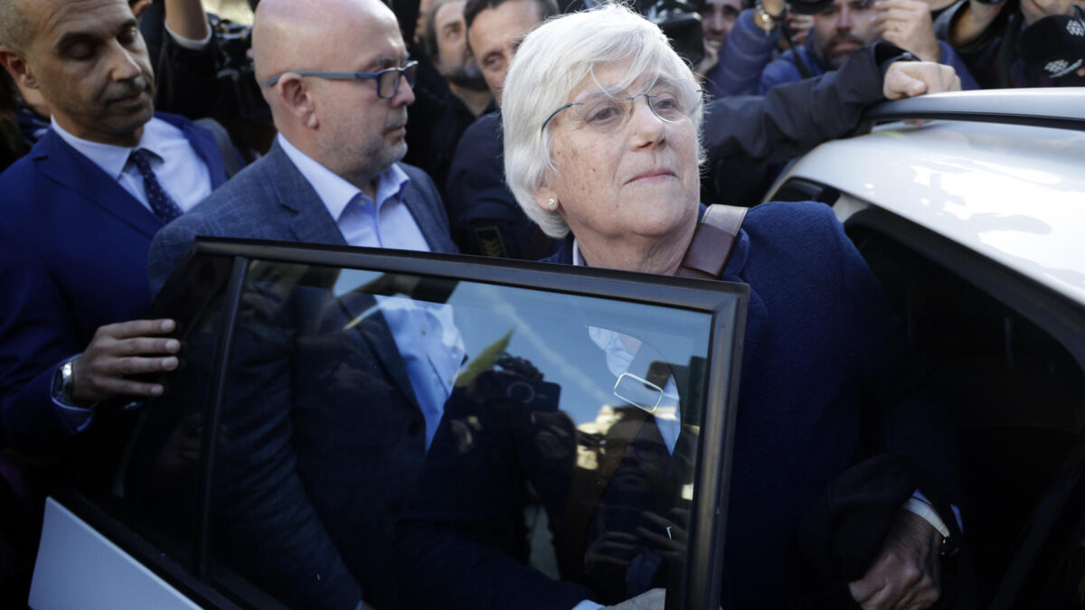 Clara Ponsatí queda finalmente en libertad tras ser detenida en su regreso a España después de cinco años huida 