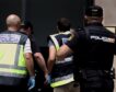 Detenidas cinco personas por robar en un coche de policía camuflado en Vallecas