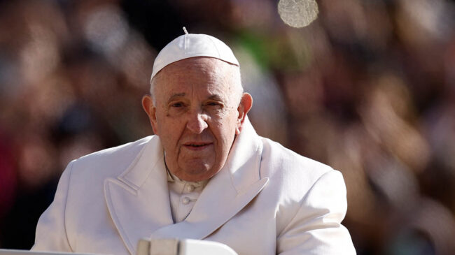 El Papa Francisco no sufre neumonía y ha pasado bien la noche en el hospital