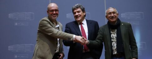 El Gobierno subirá la pensión mínima a 1.200 euros pese a haber prometido ajustes a la UE