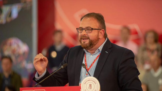 El alcalde de Mérida reconoce «favores» a socialistas para «trabajar» en el Ayuntamiento