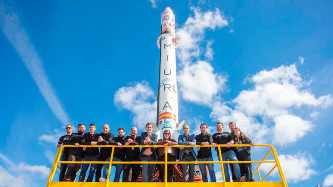 El cohete español Miura 1 se prepara para su lanzamiento