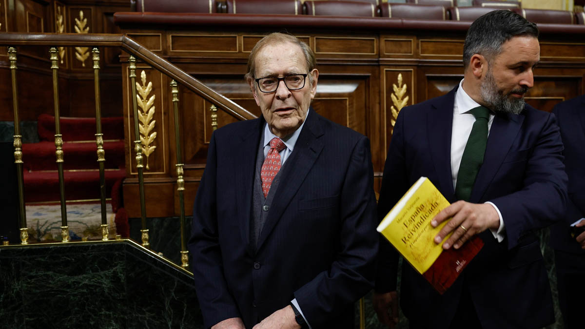 ‘España Reivindicada’, el libro con el que Abascal ha subido a la tribuna del Congreso