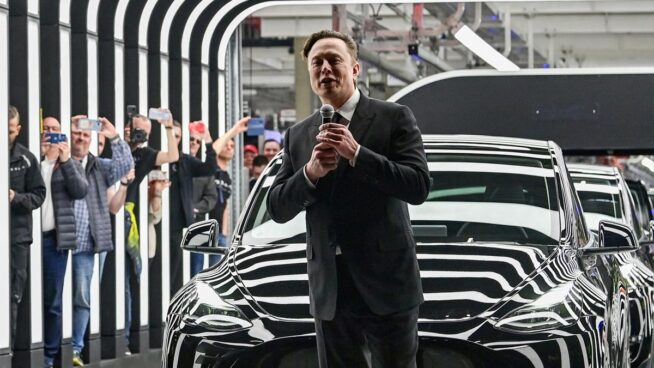 Tesla revoluciona la manufactura de coches y bate récords de fabricación