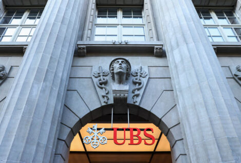 UBS ofrece recomprar 2.750 millones en bonos emitidos antes del acuerdo con Credit Suisse