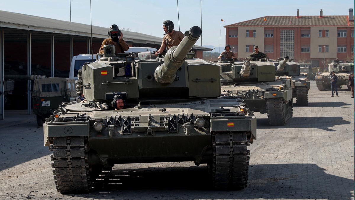 Defensa termina de formar a las 10 primeras tripulaciones ucranianas de carros Leopard