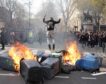 Las protestas y los disturbios en Francia obligan a aplazar la visita de Carlos III al país