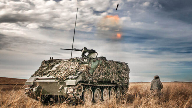 Robles anuncia el envío de otros 20 blindados TOA a Ucrania junto a los seis Leopard