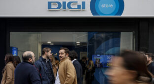 Moody's rebaja la calificación de Digi y alerta de riesgos con su deuda y su gobernanza