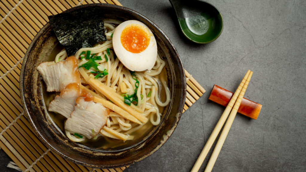 Un plato de ramen, una sopa muy arraigada en las costumbres culinarias japonesas