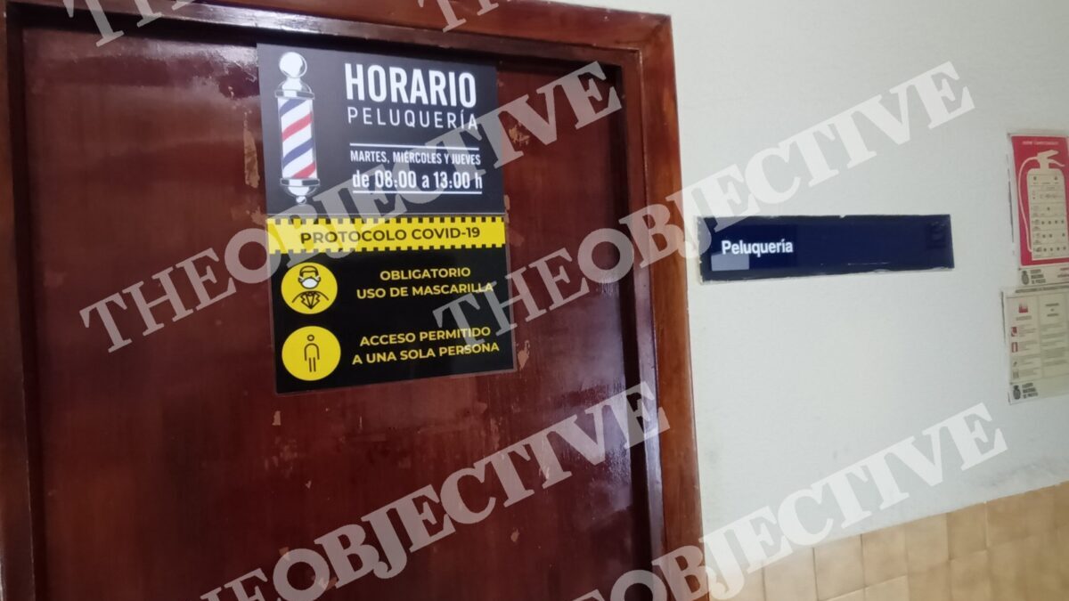 La sede de los antidisturbios también tiene una peluquería ilegal llevada por un agente jubilado