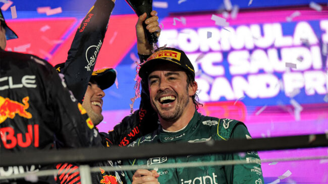 Fernando Alonso logra su podio número 100 tras una rectificación de los comisarios
