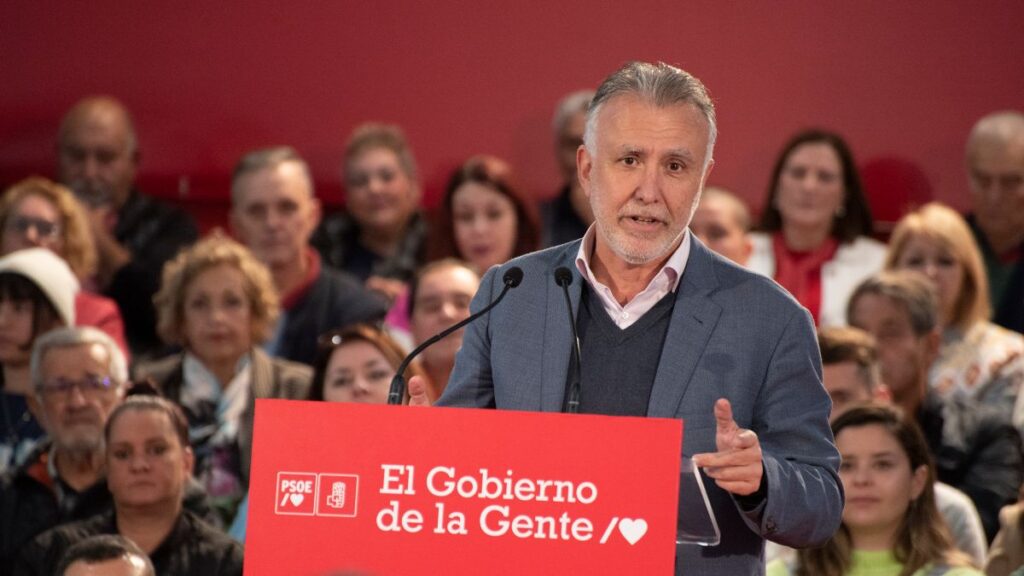 El presidente de Canarias, Ángel Víctor Torres, en un mitin del PSOE. 