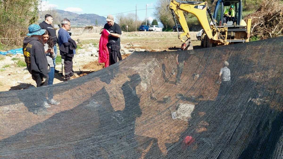 La ARMH denuncia el robo de material mientras exhumaba una fosa común en Asturias