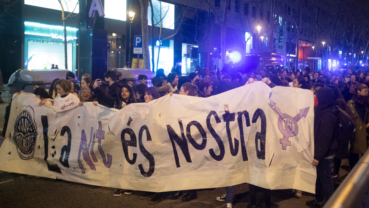 Las manifestaciones feministas en Barcelona provocan atascos de siete kilómetros