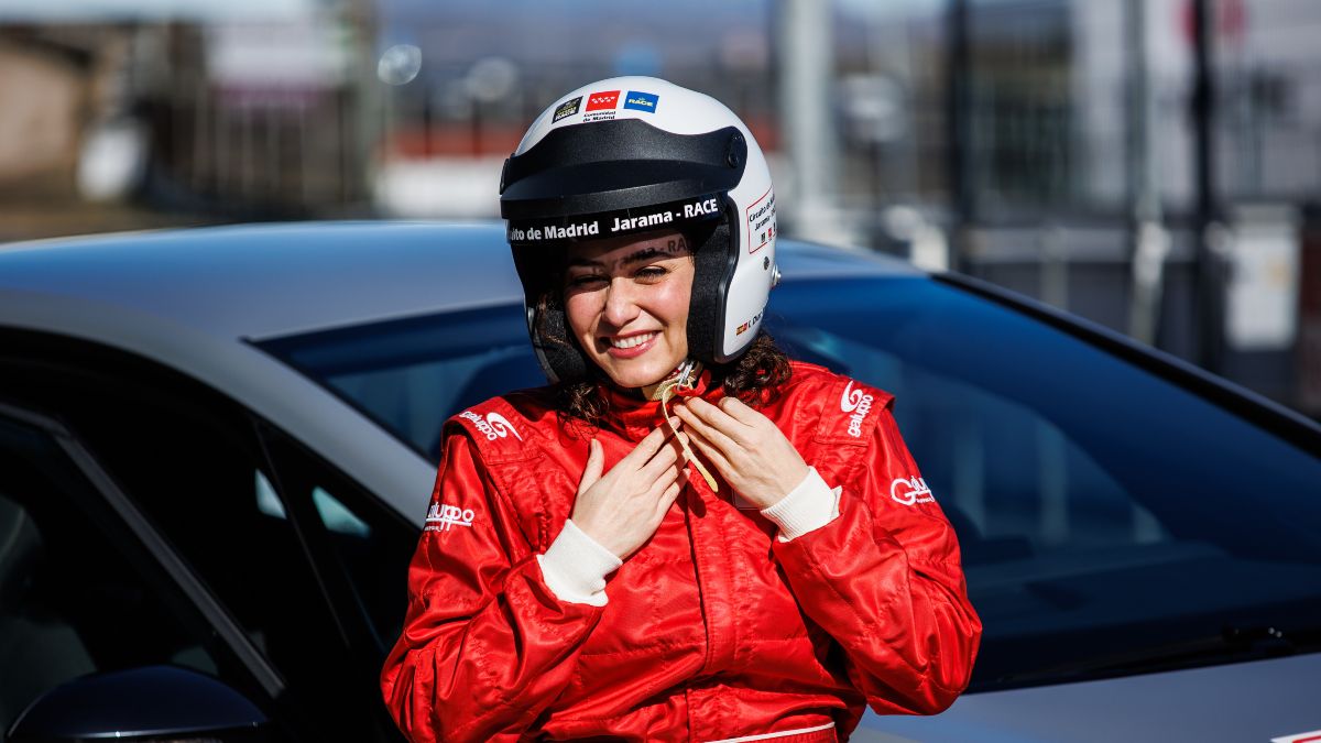 Isabel Díaz Ayuso durante una visita al circuito de Jarama en febrero de 2022