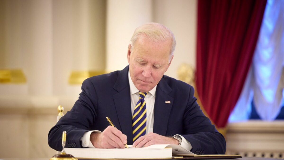 El plan presupuestario de Biden para 2024: más impuestos a los ricos y recorte récord de deuda