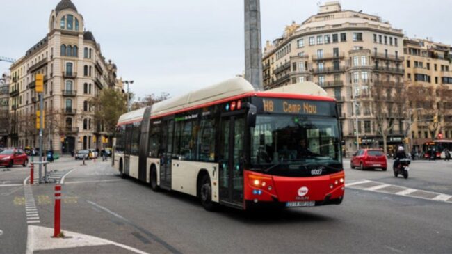 Seis meses de prisión a un conductor de bus en Barcelona tras insultos racistas a una pasajera