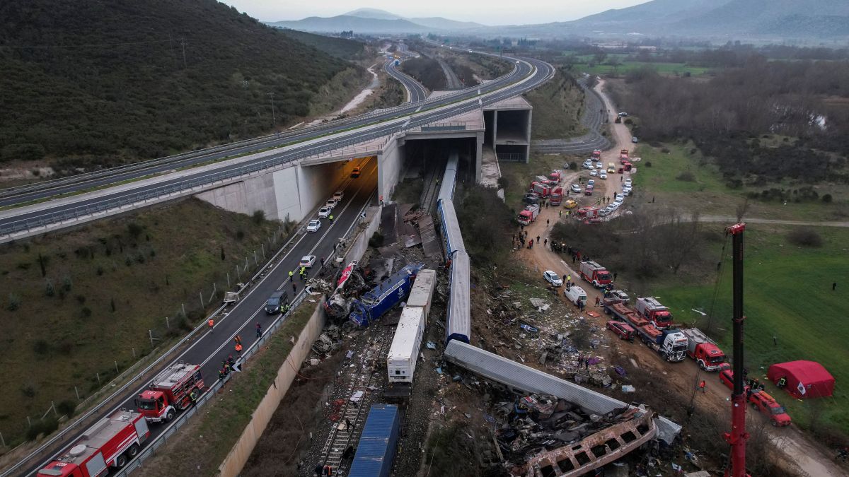 Un choque de trenes en Grecia deja al menos 40 muertos y 130 heridos