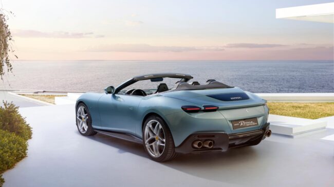 Ferrari regresa al techo de tela con Roma Spider
