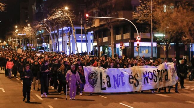 Una conductora embiste a tres feministas que protestaban en Barcelona