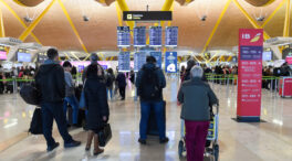 Las aerolíneas denuncian colas en aeropuertos y el Gobierno niega que haya falta de personal
