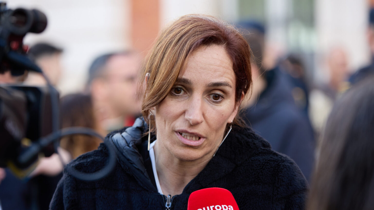 Mónica García pide disculpas por recibir el mismo bono social que el ‘número dos’ de Ayuso