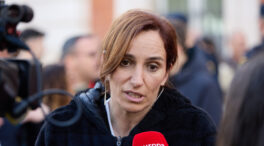 Mónica García pide disculpas por recibir el mismo bono social que el 'número dos' de Ayuso
