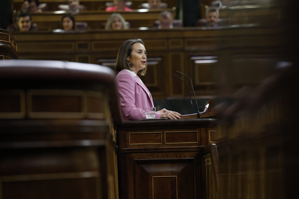 Cuca Gamarra durante la moción de censura a Pedro Sánchez