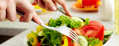 El ingrediente que deberías empezar a incluir en tus ensaladas si quieres adelgazar