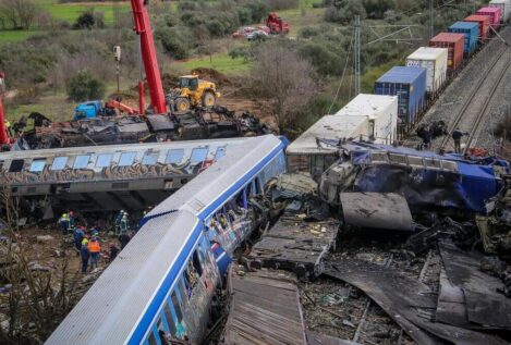 Dimite el ministro de Transporte de Grecia tras el choque de dos trenes