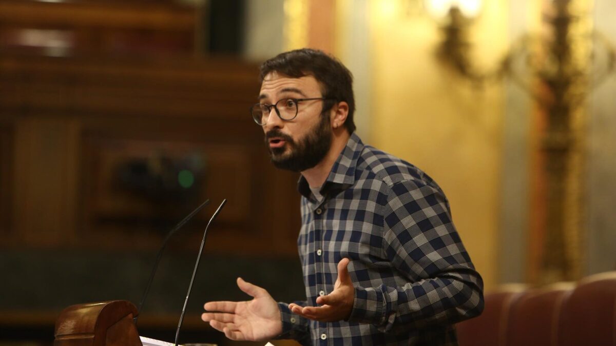 Un diputado de la CUP, desalojado de la tribuna del Congreso tras negarse a hablar en español