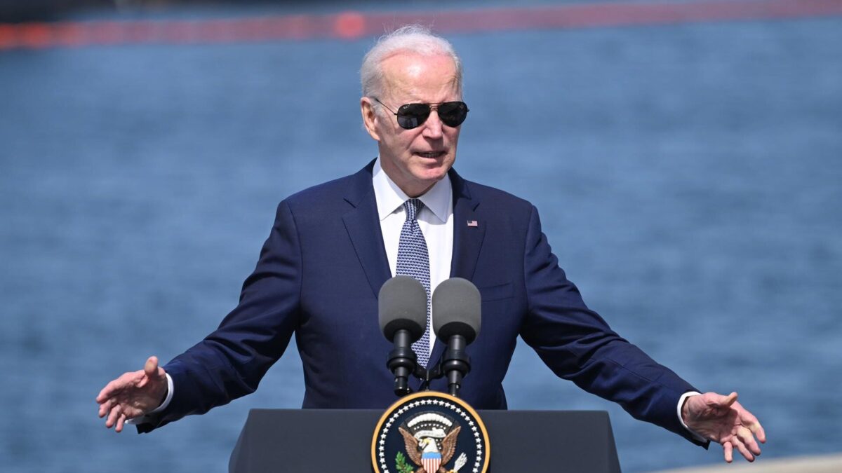 Biden pide castigar más a los banqueros que lleven a sus entidades a la quiebra