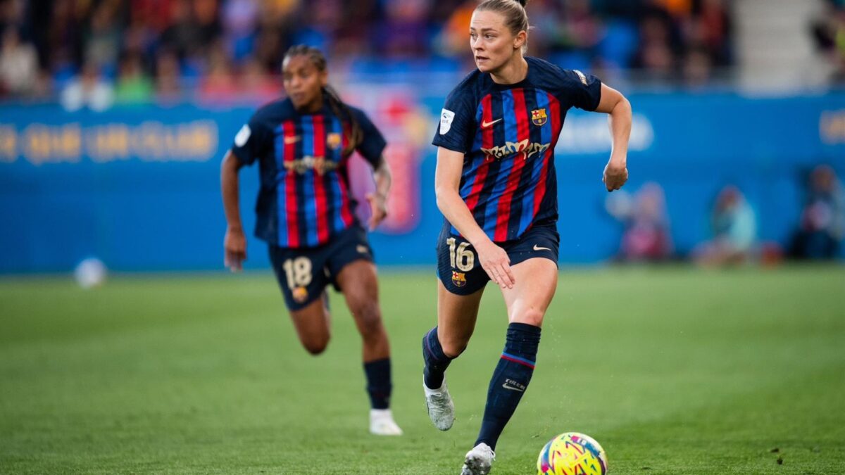 Un polémico penalti le da la victoria al Barça femenino en el Clásico