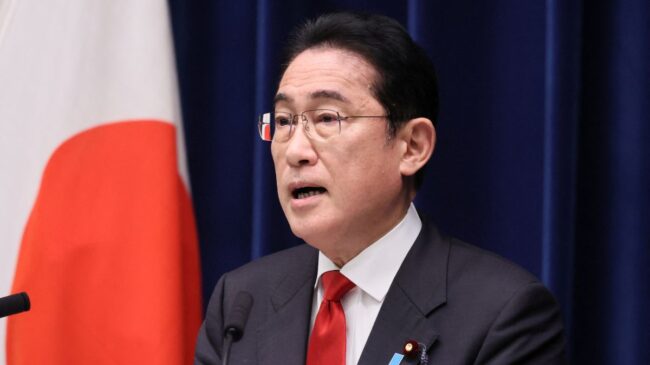 El primer ministro de Japón viaja por sorpresa a Ucrania para reunirse con Zelenski