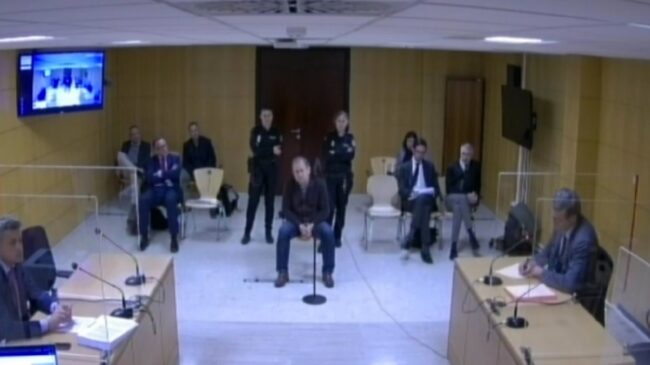 El general dijo a la juez que el 'mediador' le prometió un sueldo de 5.000 euros al jubilarse