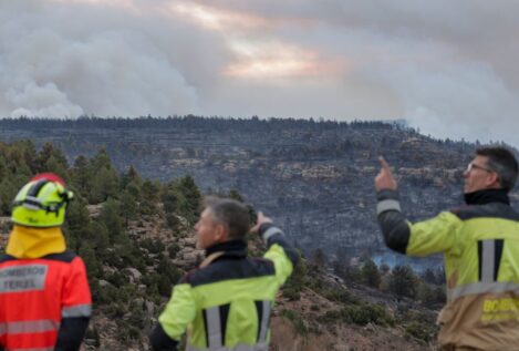 Las temperaturas y la «voracidad» del fuego impiden controlar el incendio de Castellón