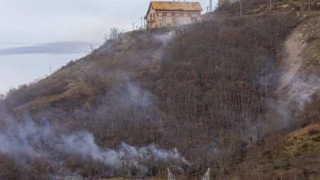 El riesgo de incendio forestal es 'extremo' en partes de Asturias, con tres aún activos