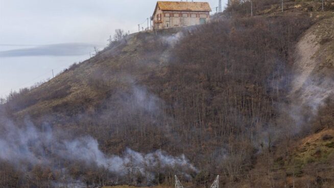El riesgo de incendio forestal es ‘extremo’ en partes de Asturias, con tres aún activos