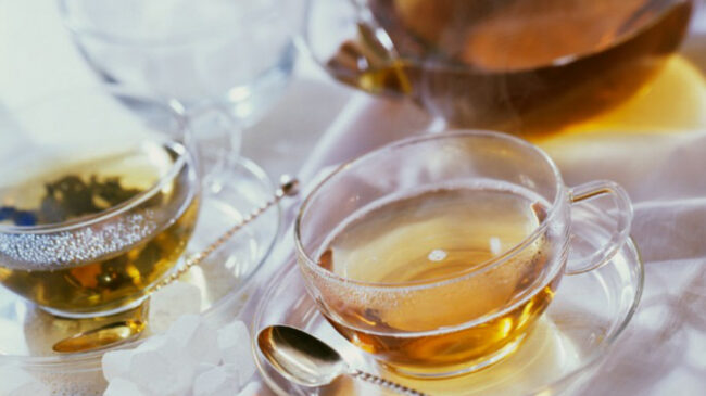 El té que triunfa en Japón y que ayuda a quemar grasa mientras duermes, según este estudio