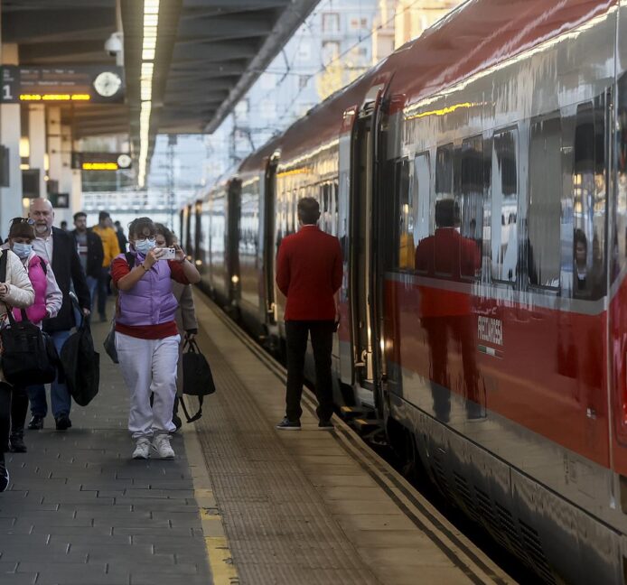 El 19% de los españoles viaja más en tren ahora que antes de la entrada de otros competidores