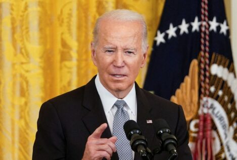 Biden firma la ley que permite desclasificar la información sobre el origen de la pandemia